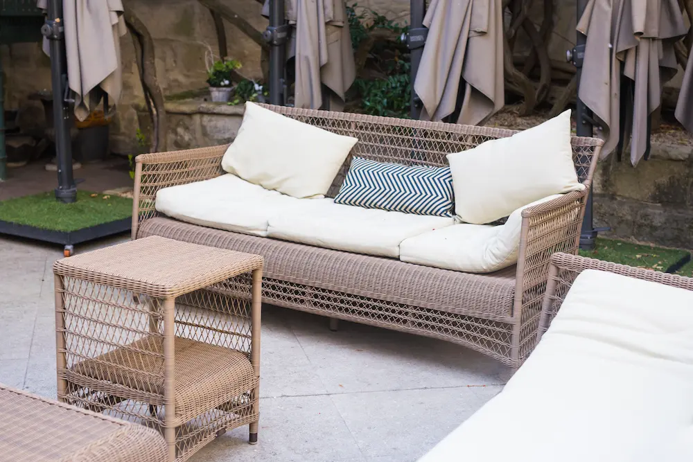 sofa mimbre para terraza