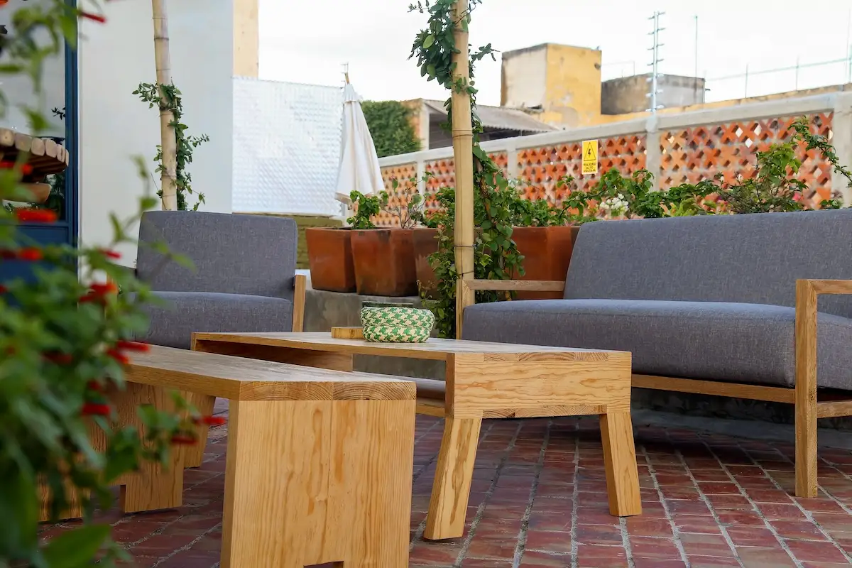 sofá para terraza de madera tratada