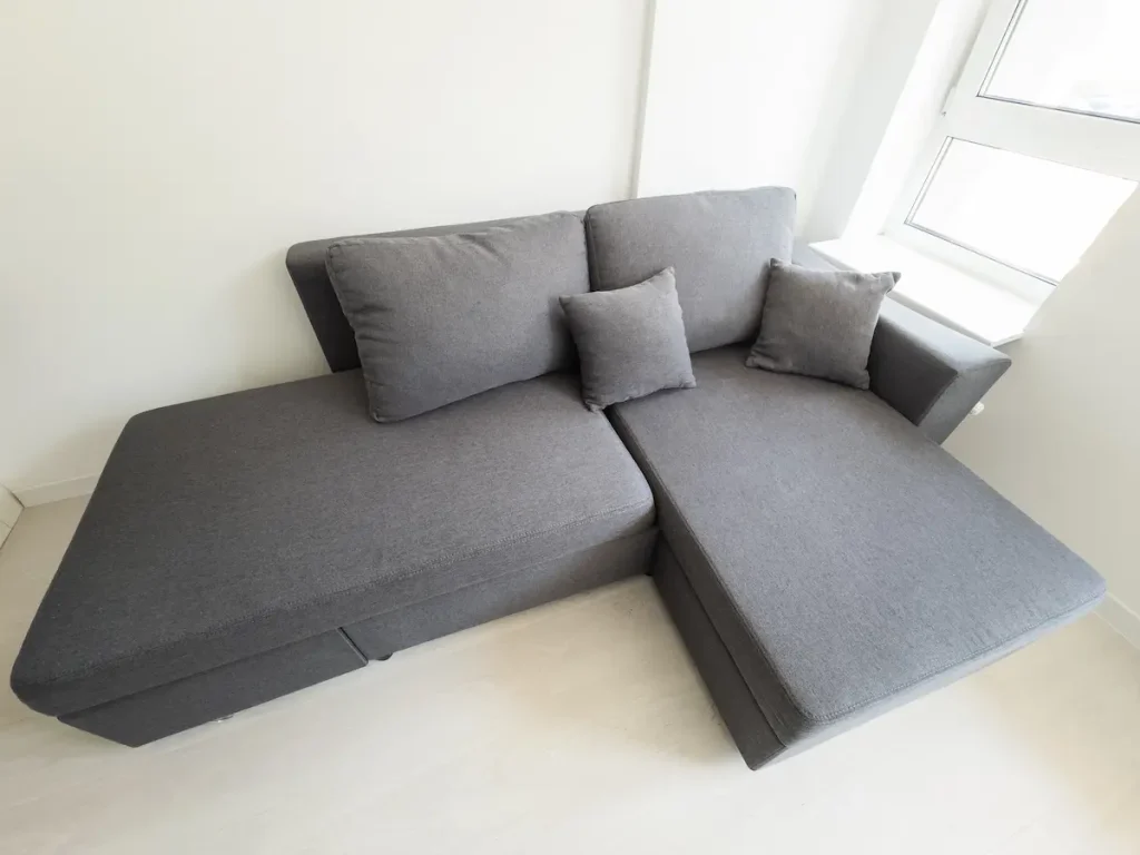 sofa en l en salon aprovechar salon pequeño con sofá en L